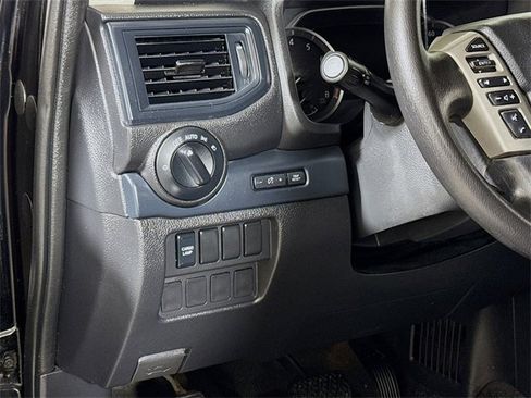 Used 2022 Nissan Titan S w/ S Utility Package image 8