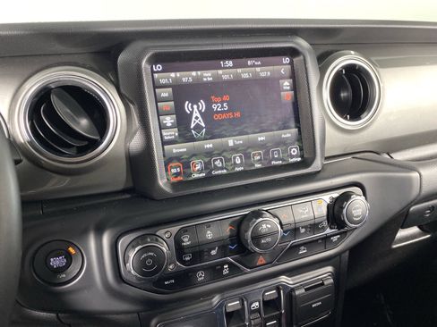 Used 2022 Jeep Wrangler Unlimited Sahara w/ Cold Weather Group AWD/4WD image 29