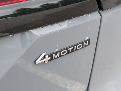 Used 2024 Volkswagen Atlas Peak Edition SE AWD/4WD image 7