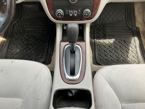 Used 2011 Chevrolet Impala LT FWD image 19
