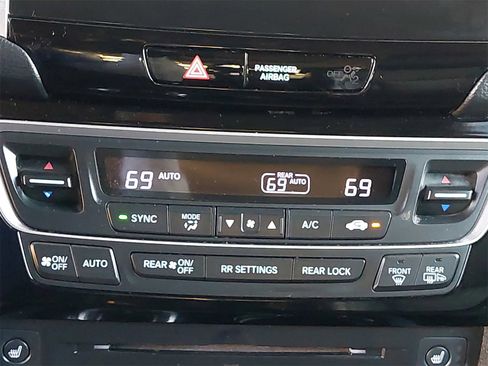 Used 2016 Honda Pilot Elite image 31