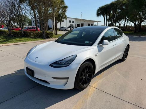 Used 2019 Tesla Model 3 Long Range image 1