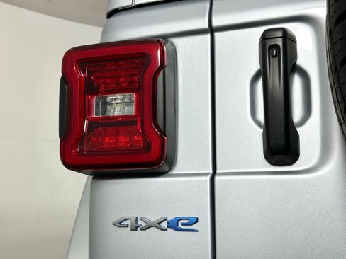 Used 2022 Jeep Wrangler Unlimited Sahara w/ Cold Weather Group image 13