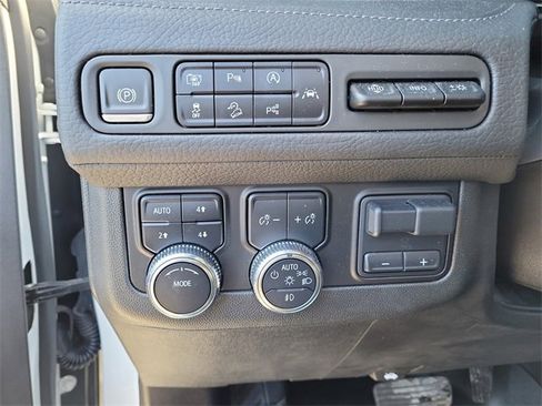 Used 2024 GMC Yukon Denali w/ Advanced Technology Package image 23