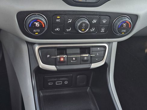 Used 2024 GMC Terrain SLT FWD image 20