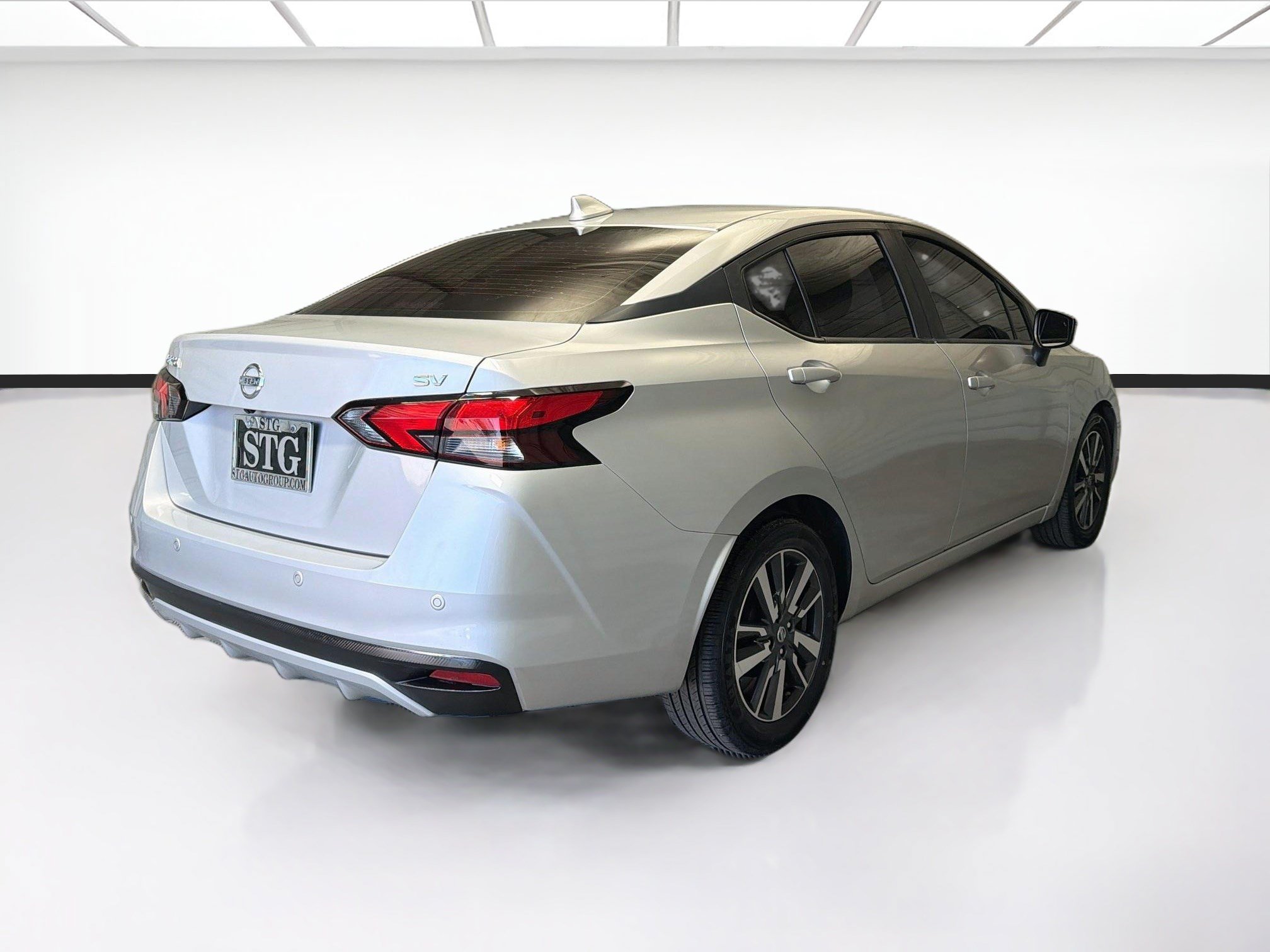Used 2020 Nissan Versa SV FWD image 4