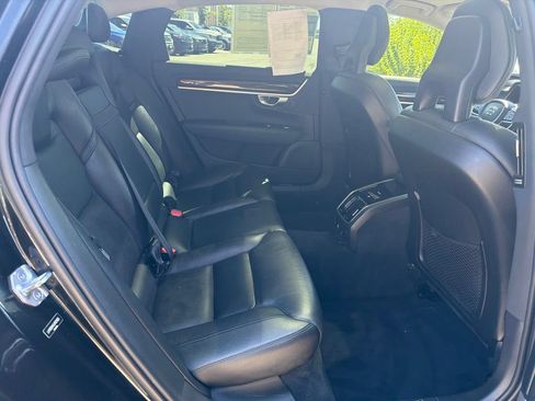Used 2018 Volvo S90 T5 Momentum w/ Convenience Package FWD image 12
