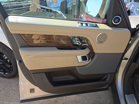 Used 2019 Land Rover Range Rover image 6