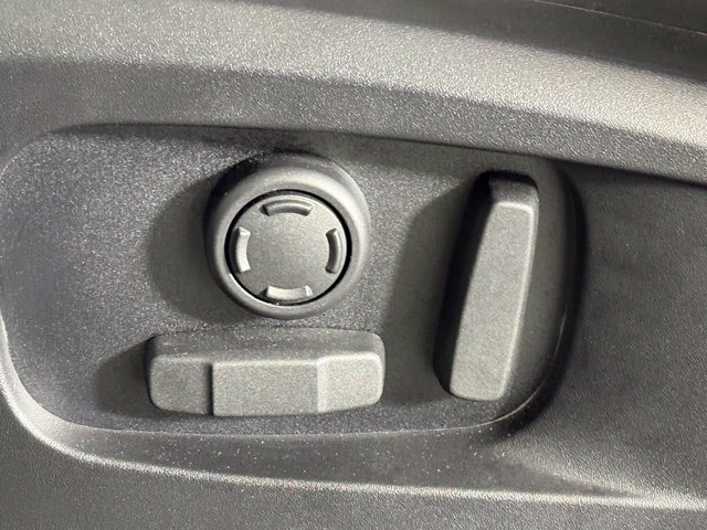 Certified 2025 Land Rover Defender 110 S AWD/4WD image 23