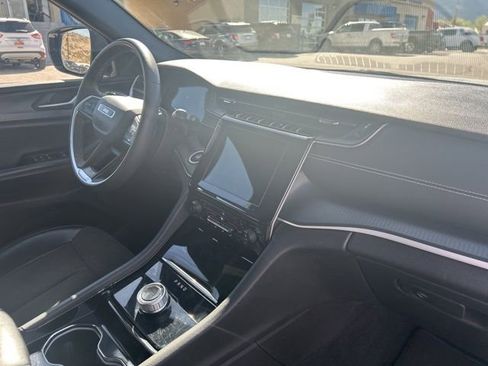 Used 2023 Jeep Grand Cherokee L Laredo image 29