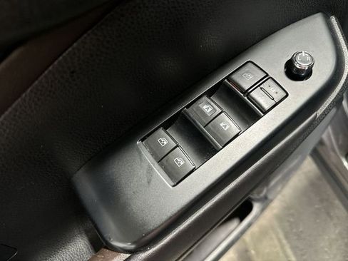 Used 2017 Toyota Highlander XLE image 19