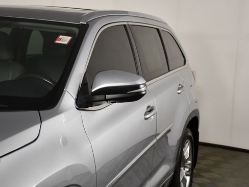 Used 2016 Toyota Highlander Limited w/ Driver Technology Package AWD/4WD image 13