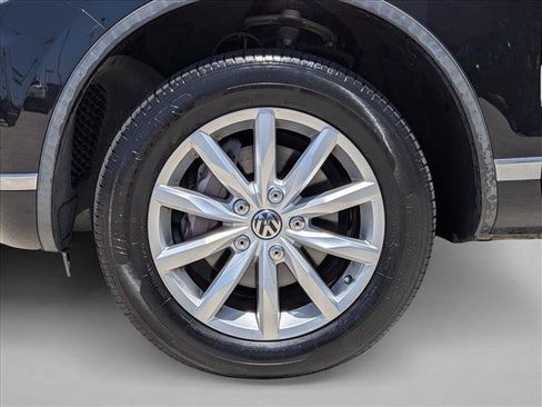 Used 2015 Volkswagen Touareg Sport AWD/4WD image 23
