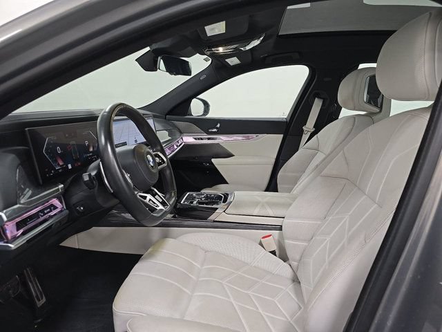 Used 2023 BMW 760i xDrive AWD/4WD image 5