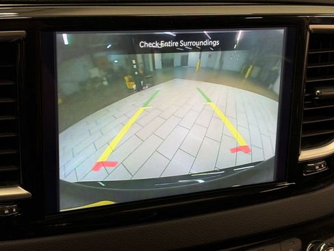Used 2023 Chrysler Pacifica Touring-L FWD image 28