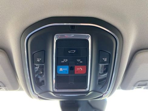 Used 2023 Jeep Grand Cherokee Limited w/ Black Appearance Package AWD/4WD image 21