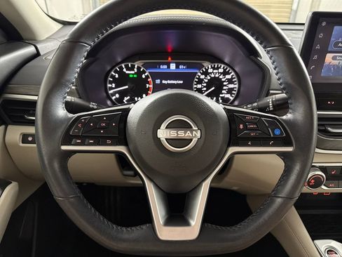 Used 2024 Nissan Altima 2.5 SV w/ SV Premium Package image 13