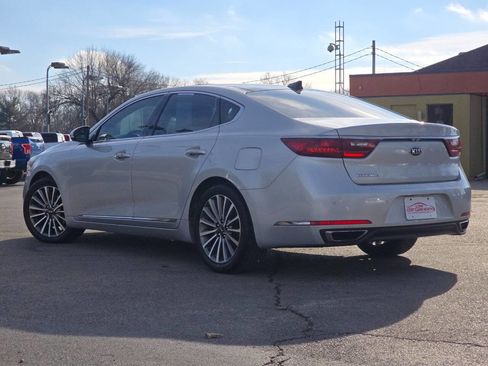 Used 2017 Kia Cadenza Premium w/ Luxury Package image 7
