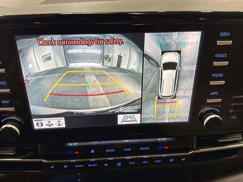 Used 2023 Toyota Sienna Limited AWD/4WD image 33