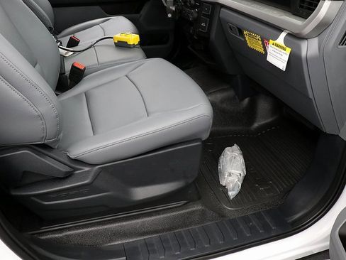 New 2025 Ford F450 XL w/ XL Chrome Package image 27