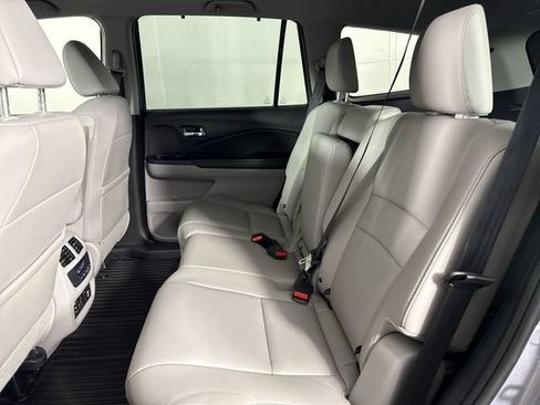 Used 2016 Honda Pilot Touring image 22