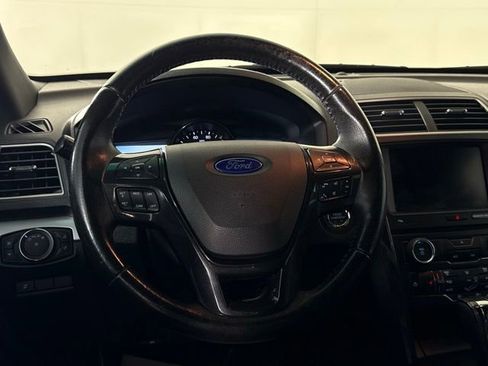 Used 2016 Ford Explorer XLT w/ Equipment Group 202A image 21