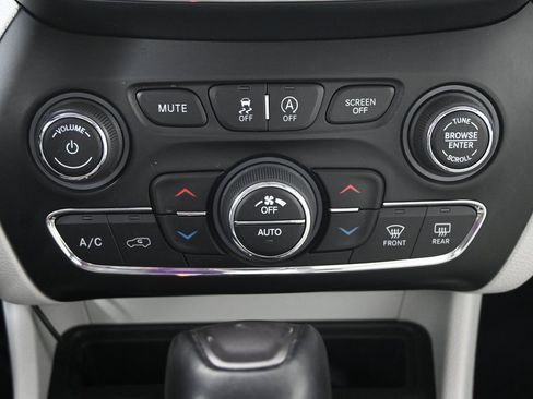 Used 2022 Jeep Cherokee Latitude Lux image 30