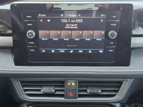 Used 2025 Volkswagen Taos SE image 14