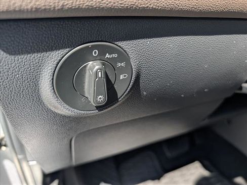 Certified 2024 Volkswagen Taos SEL AWD/4WD image 33