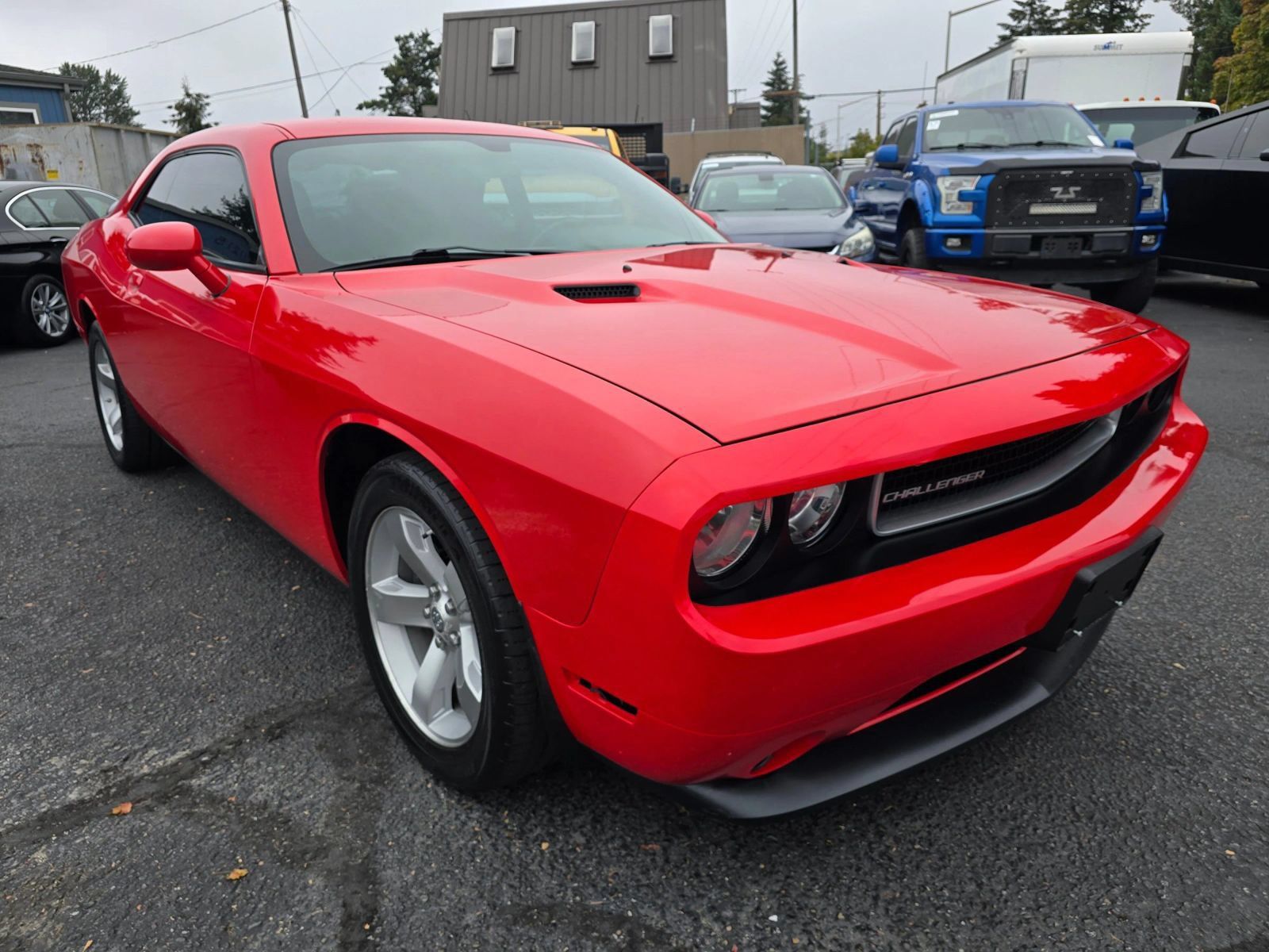 Used 2014 Dodge Challenger SXT RWD image 6