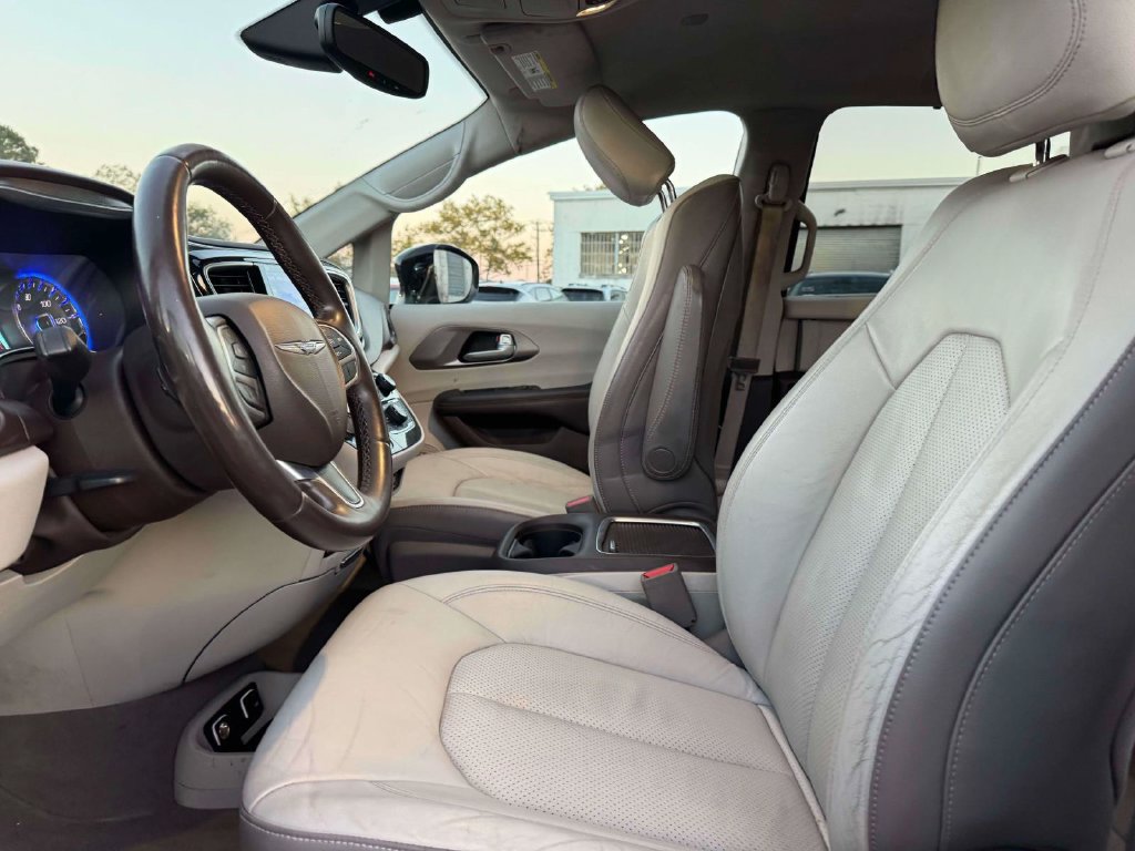 Used 2017 Chrysler Pacifica Touring-L Plus FWD image 15