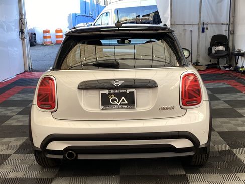 Used 2022 MINI Cooper 2-Door Hardtop image 5