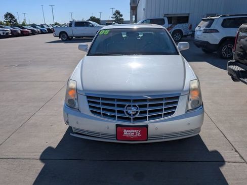 Used 2008 Cadillac DTS w/ Sun And Sound Package FWD image 31