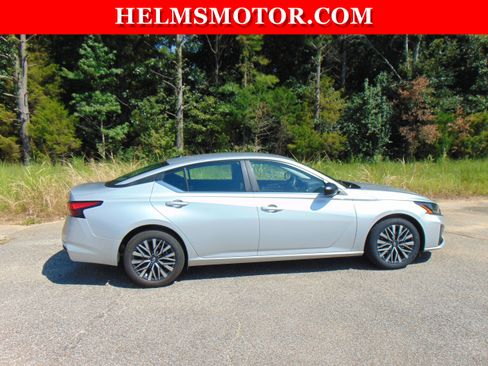 Used 2026 Nissan Altima 2.5 SV FWD image 14