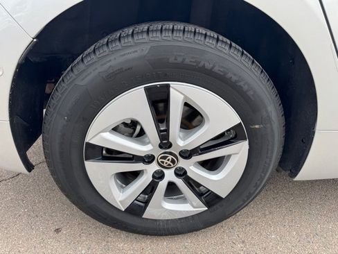 Used 2018 Toyota Prius Two w/ Prius Two Safety Plus Package image 12