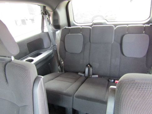 Used 2018 Dodge Grand Caravan SE FWD image 18