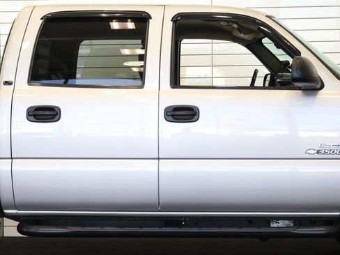 Used 2006 Chevrolet Silverado 3500 LT w/ Heavy-Duty Power Package AWD/4WD image 45