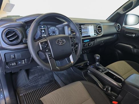 Used 2023 Toyota Tacoma TRD Off-Road w/ Technology Package AWD/4WD image 18