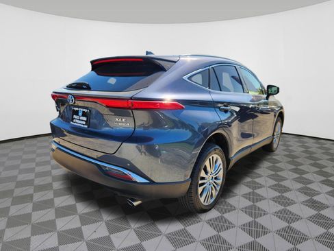 Used 2022 Toyota Venza XLE AWD/4WD image 4