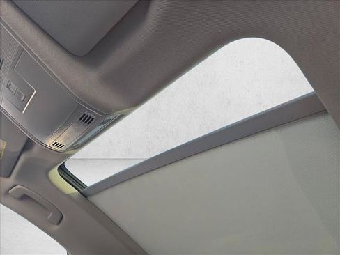 Used 2019 Volkswagen Tiguan SE w/ Panoramic Sunroof Package AWD/4WD image 14