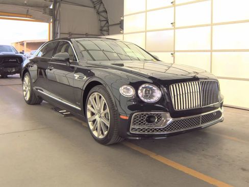 Used 2020 Bentley Flying Spur W12 image 12