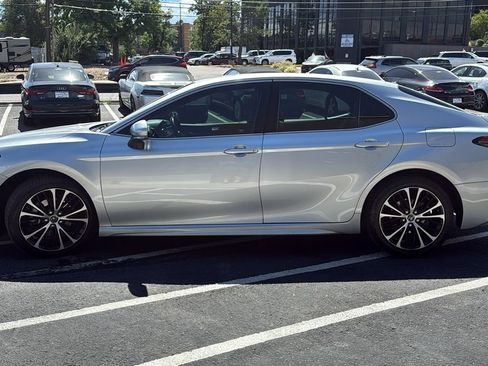 Used 2018 Toyota Camry SE w/ Convenience Package FWD image 6