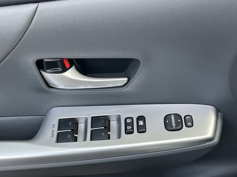 Used 2012 Toyota Prius V Five image 18