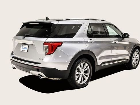 Used 2023 Ford Explorer Limited image 6