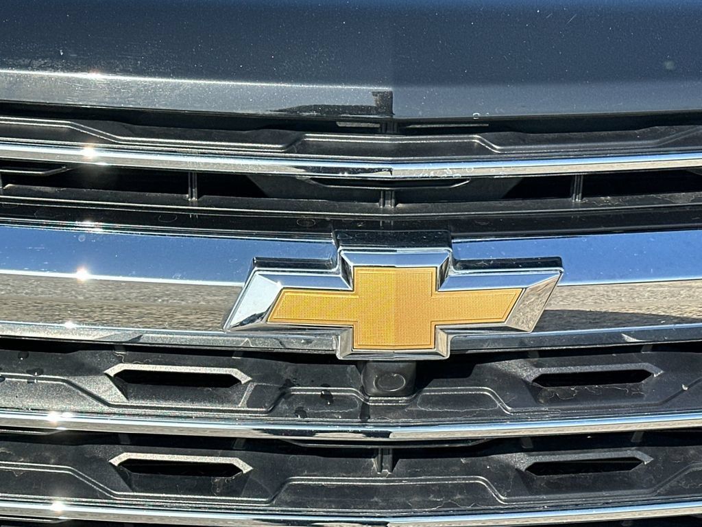 Used 2025 Chevrolet Traverse LT FWD image 39