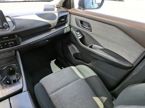 Used 2021 Nissan Rogue S FWD image 17