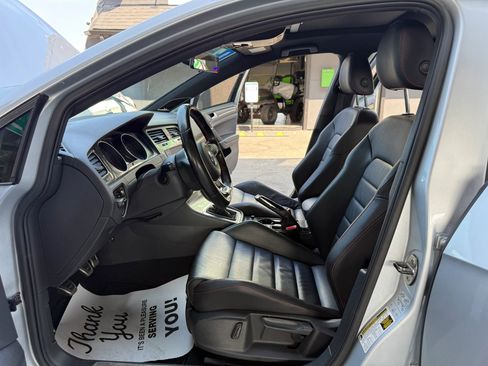 Used 2017 Volkswagen GTI SE image 8