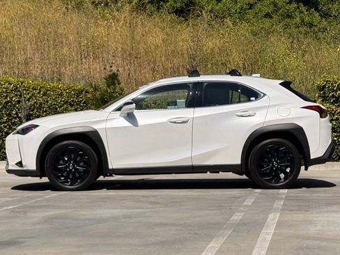 Certified 2024 Lexus UX 250h FWD image 8