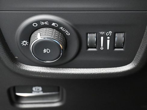 Used 2022 Jeep Grand Cherokee L Summit w/ Advanced Protech Group IV image 16