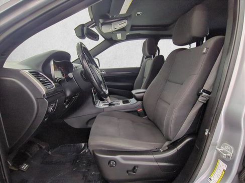 Used 2020 Jeep Grand Cherokee Laredo w/ 18" Wheel & 8.4" Radio Group AWD/4WD image 17